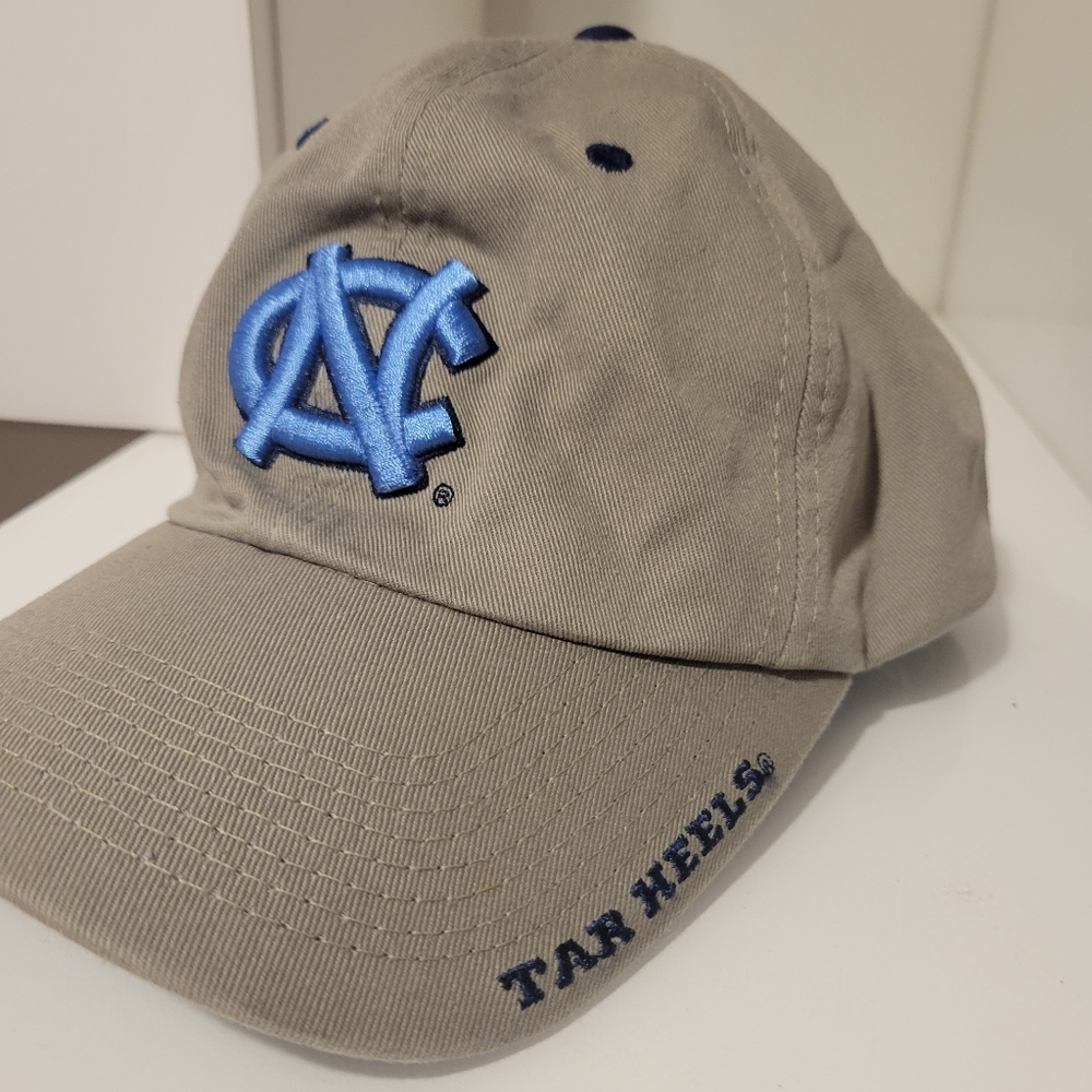 Never worn N Carolina Tar Heels hat